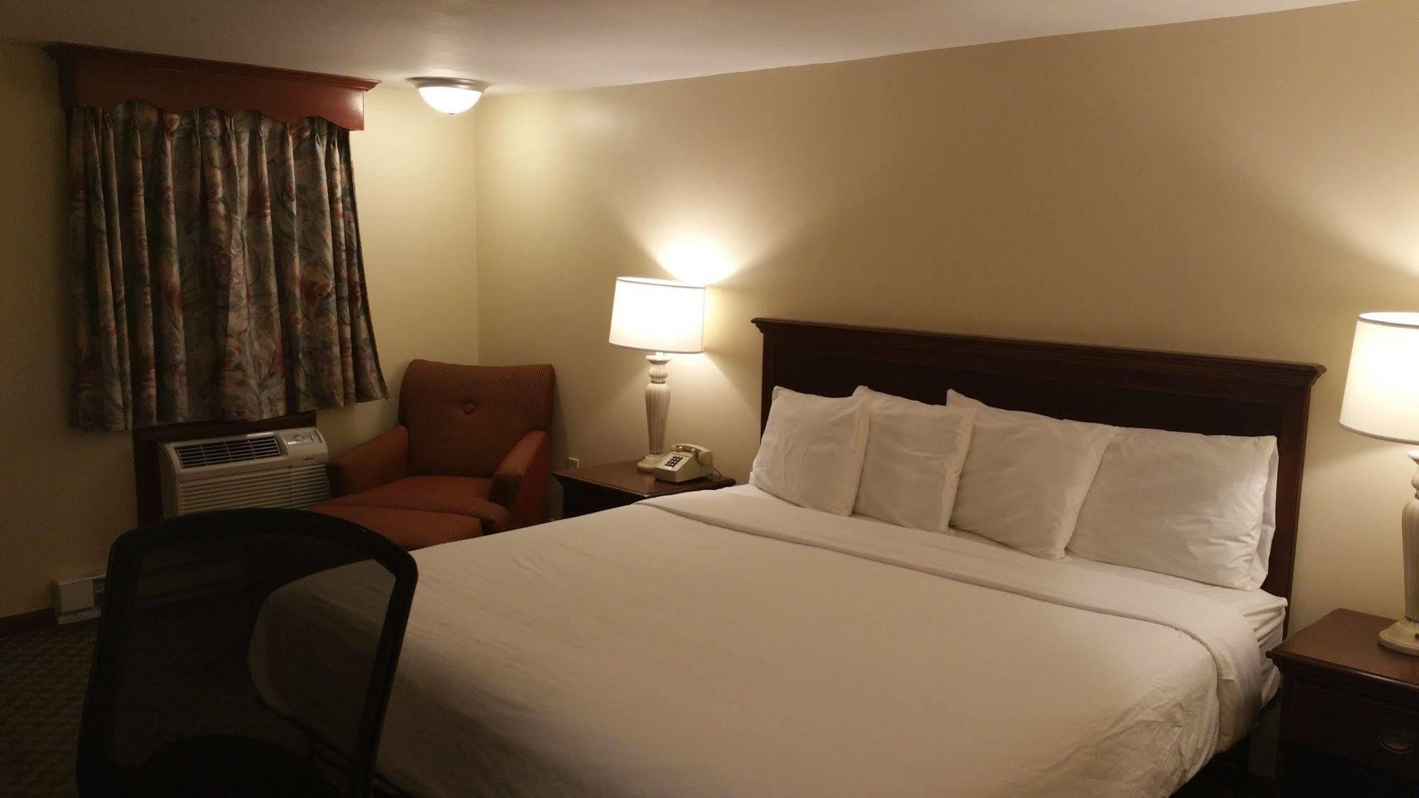Dartmouth Motor Inn Экстерьер фото