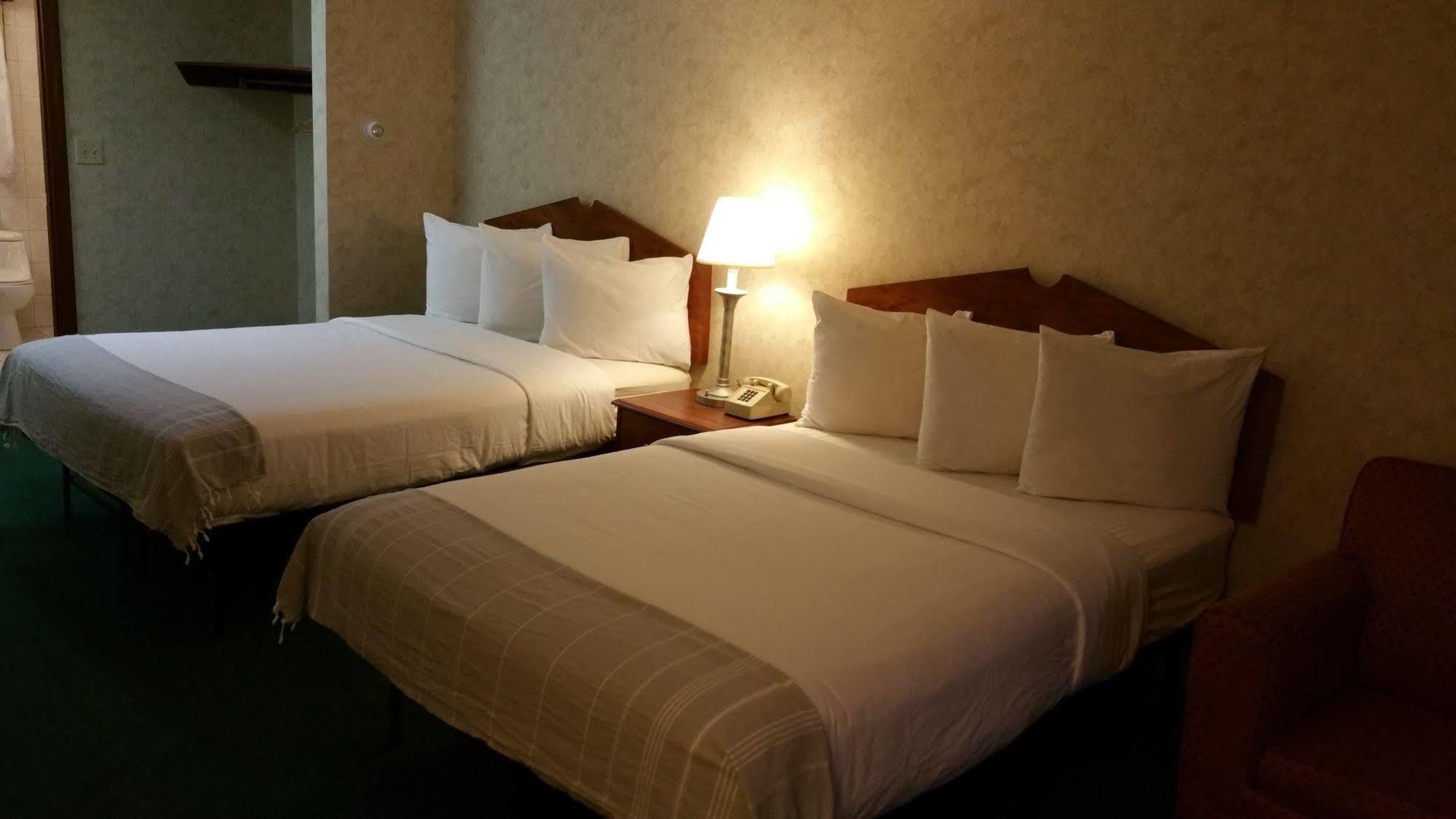Dartmouth Motor Inn Экстерьер фото